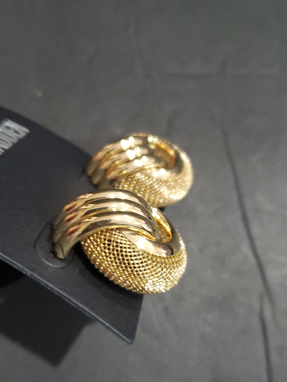 Steve Madden gold tone net mesh circle triple hoop stud back earrings brand new - Picture 7 of 8